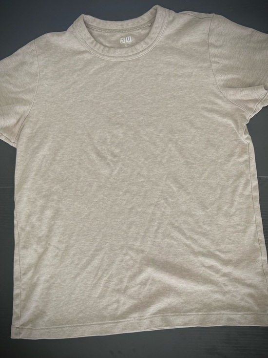 Uniqlo Tops - Uniqlo U Heavyweight Crew Neck Tee • Beige / Cream 🐝